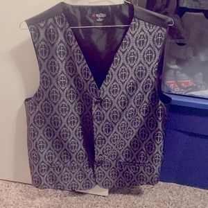 Men’s vest with cross pattern .